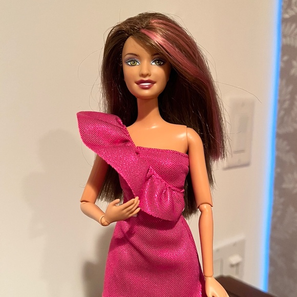 Barbie Doll 2009 Fashionistas Sassy - Picture 2 of 8